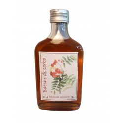 Liquore alle bacche di sorbo